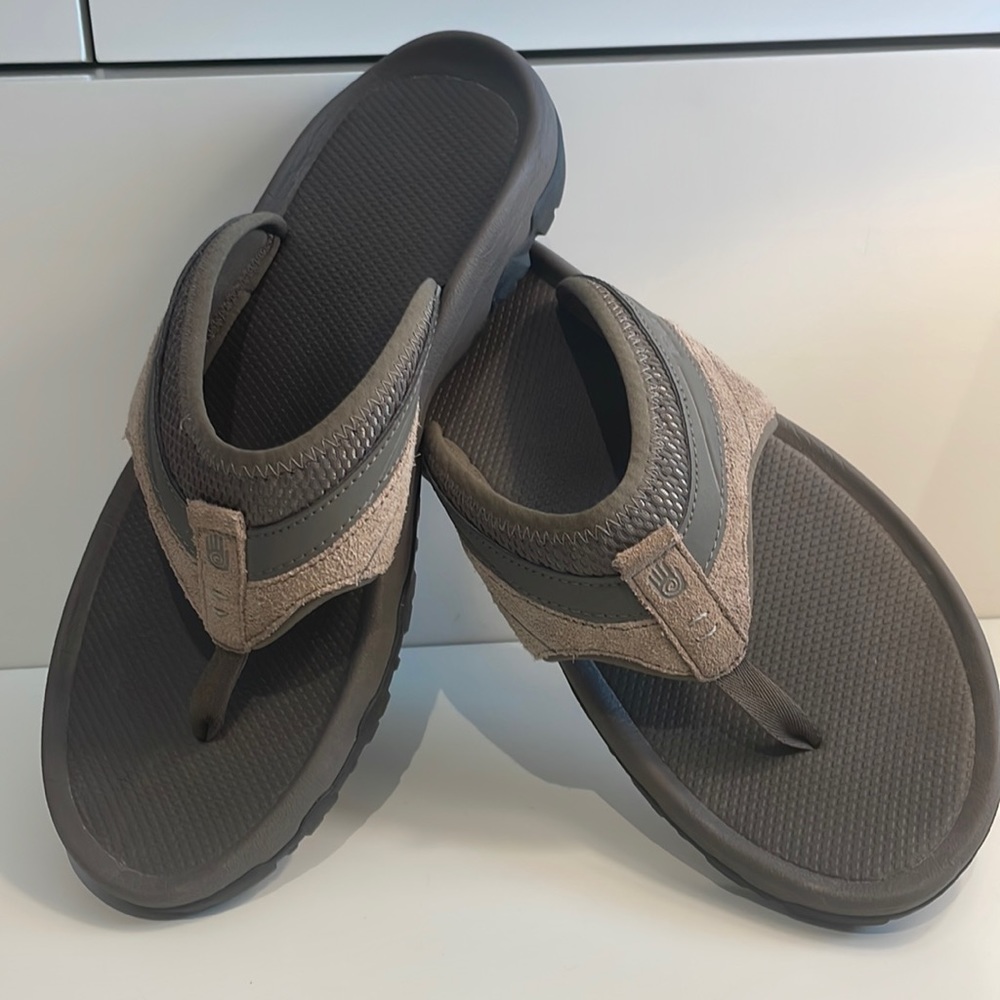 Teva Man’s Pajaro Flip Flop size 11 Leather & Texture